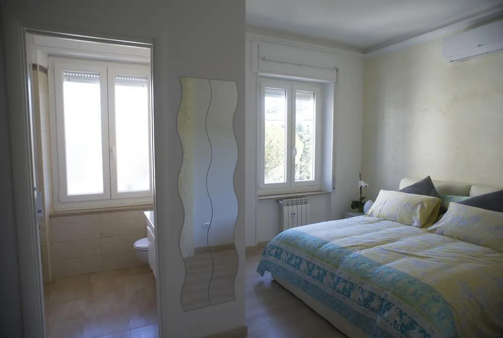 Apartment St. Peter Station Suite Rome