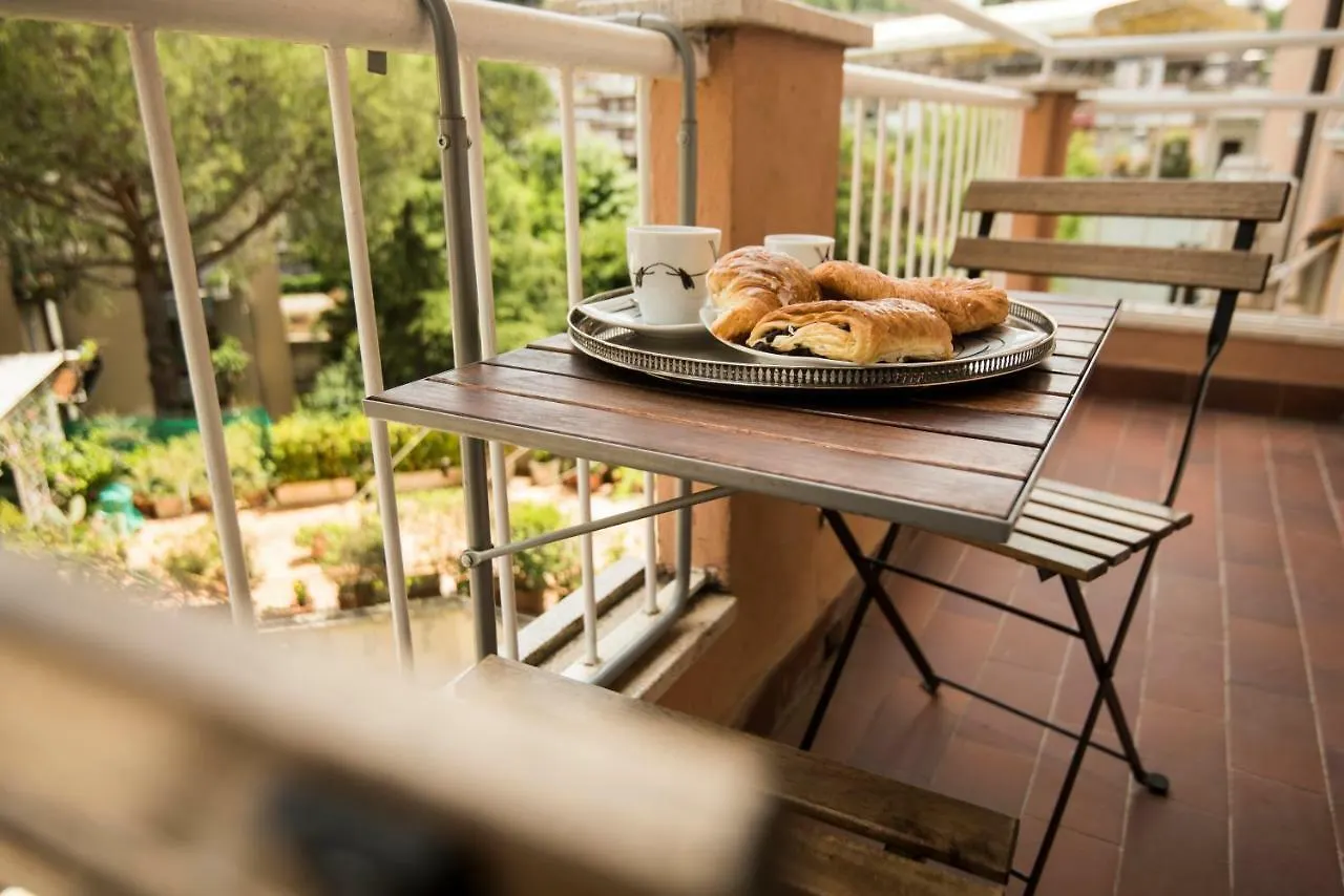 Apartment St. Peter Station Suite Rome